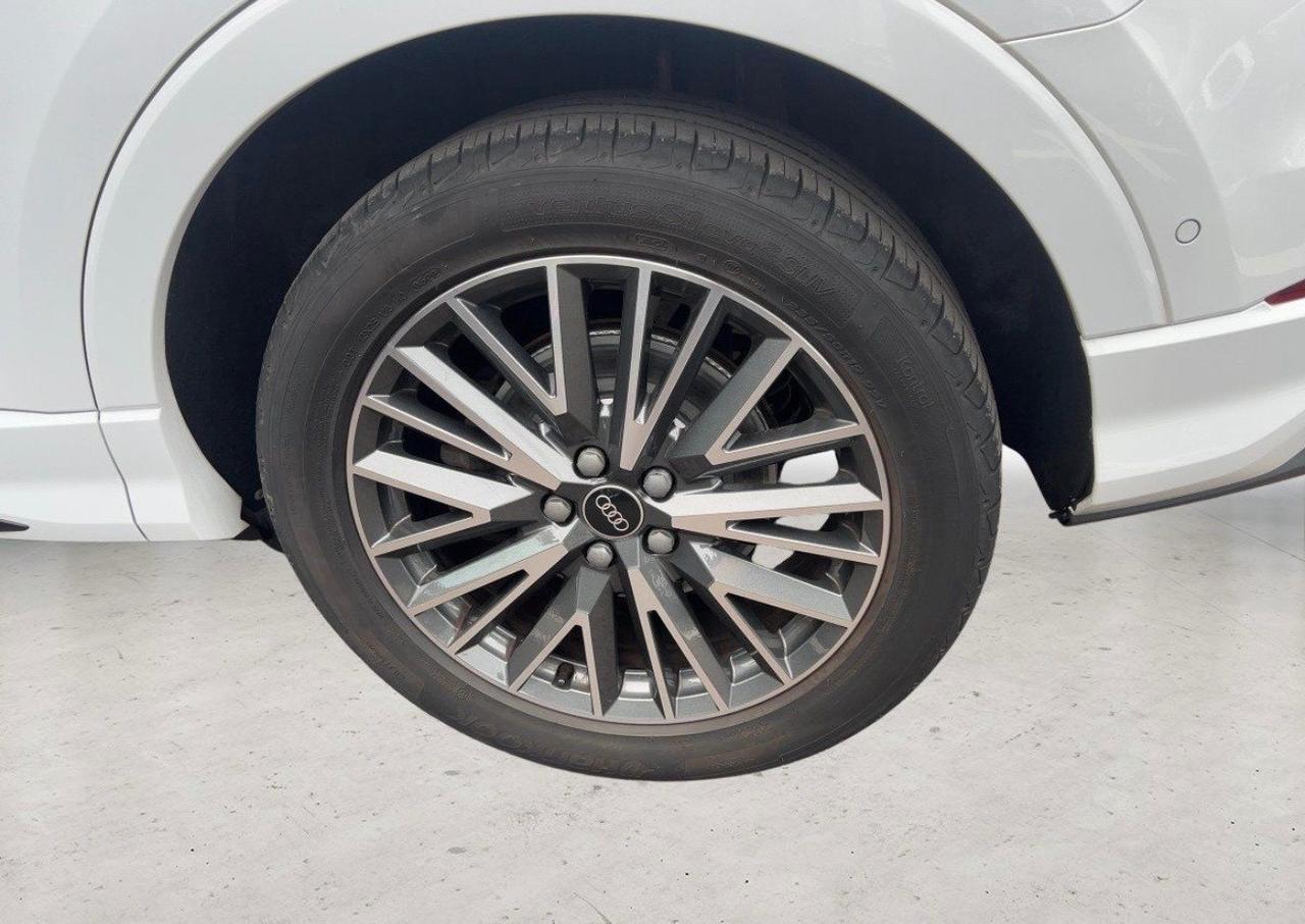 Audi Q3 45 TFSI S tronic S LINE interno esterno