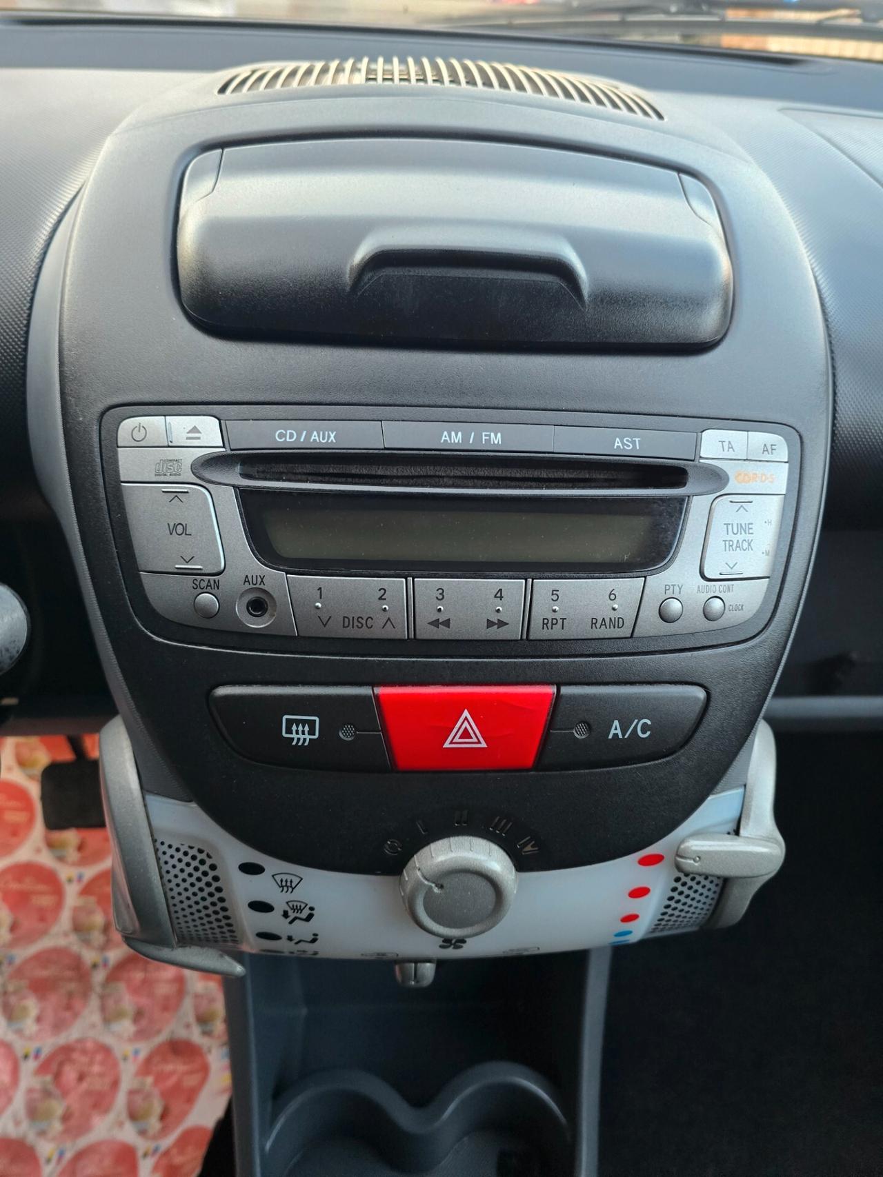 Toyota Aygo 1.0 12V VVT-i 5 porte Sol Connect MMT