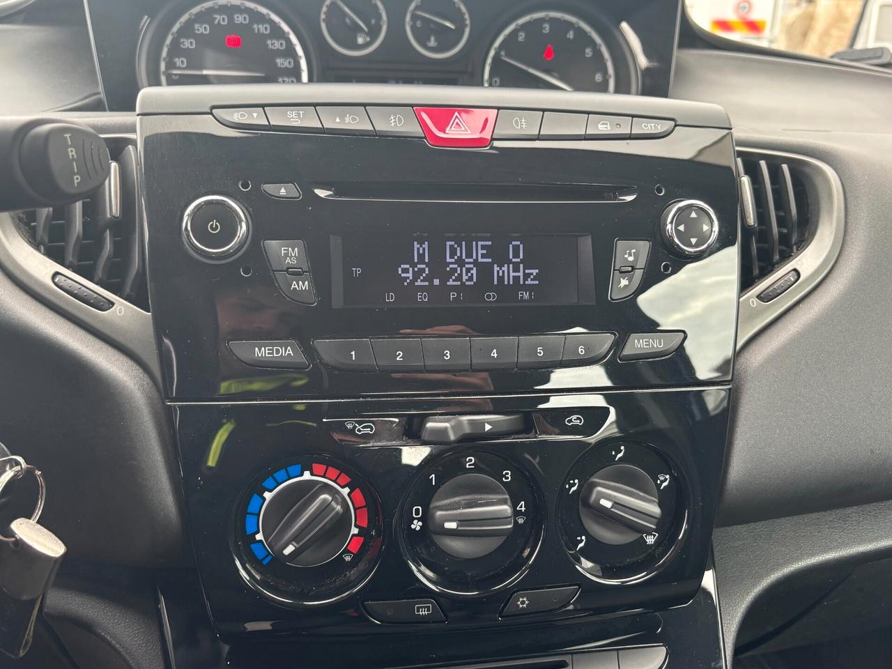 Lancia Ypsilon 1.2 69 CV 5 porte Elefantino