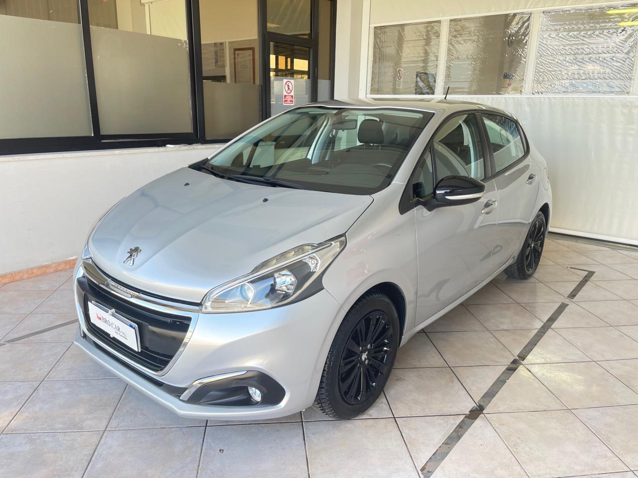 Peugeot 208 PureTech 82 5p. GPL Allure