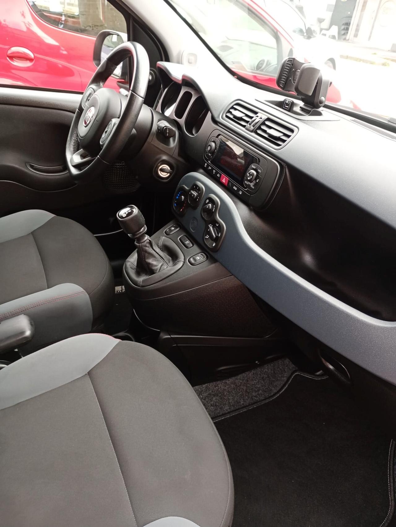 Fiat Panda 1.2 Lounge uconnect,pari al nuovo.
