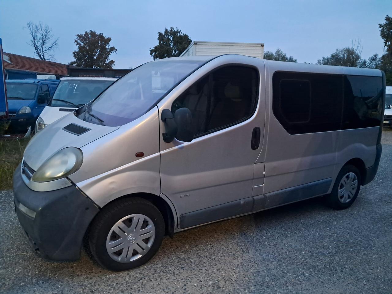 VIVARO 6 POSTI AUTOCARRO