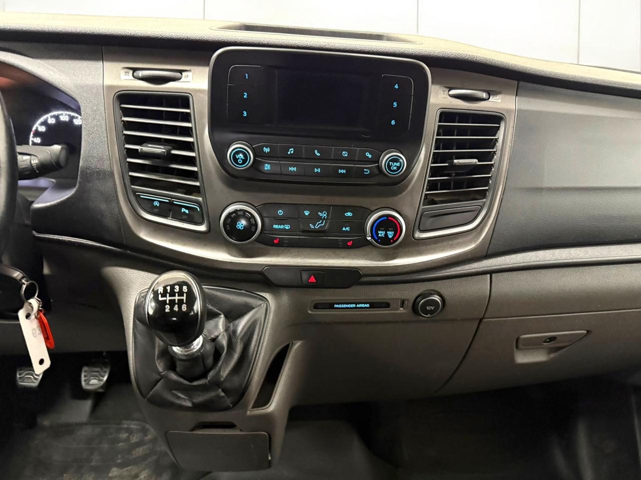 Ford Transit Custom 2.0 TDCi 130 PC Combi 9 POSTI