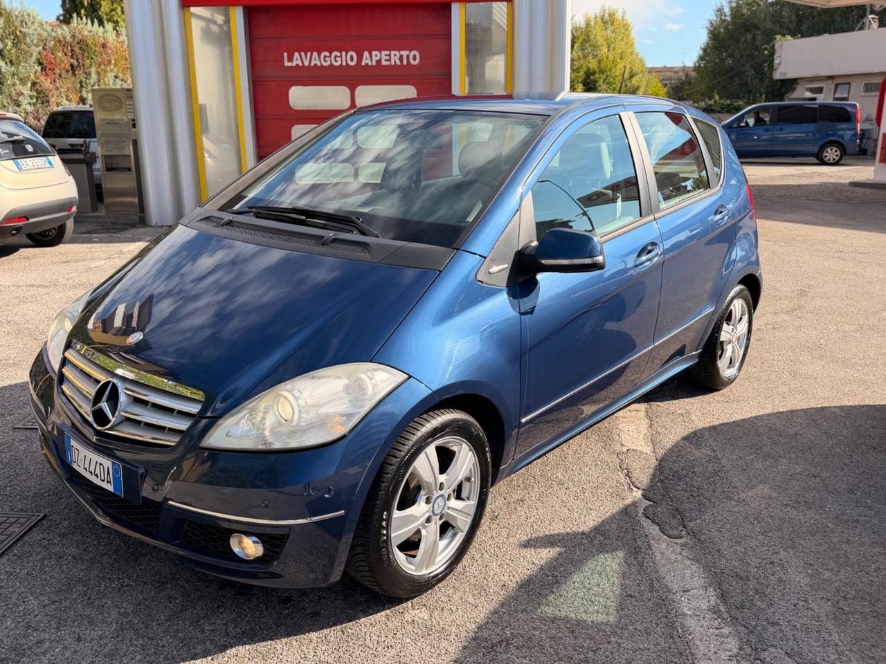 MERCEDES A180 automatico benzina neopatentati