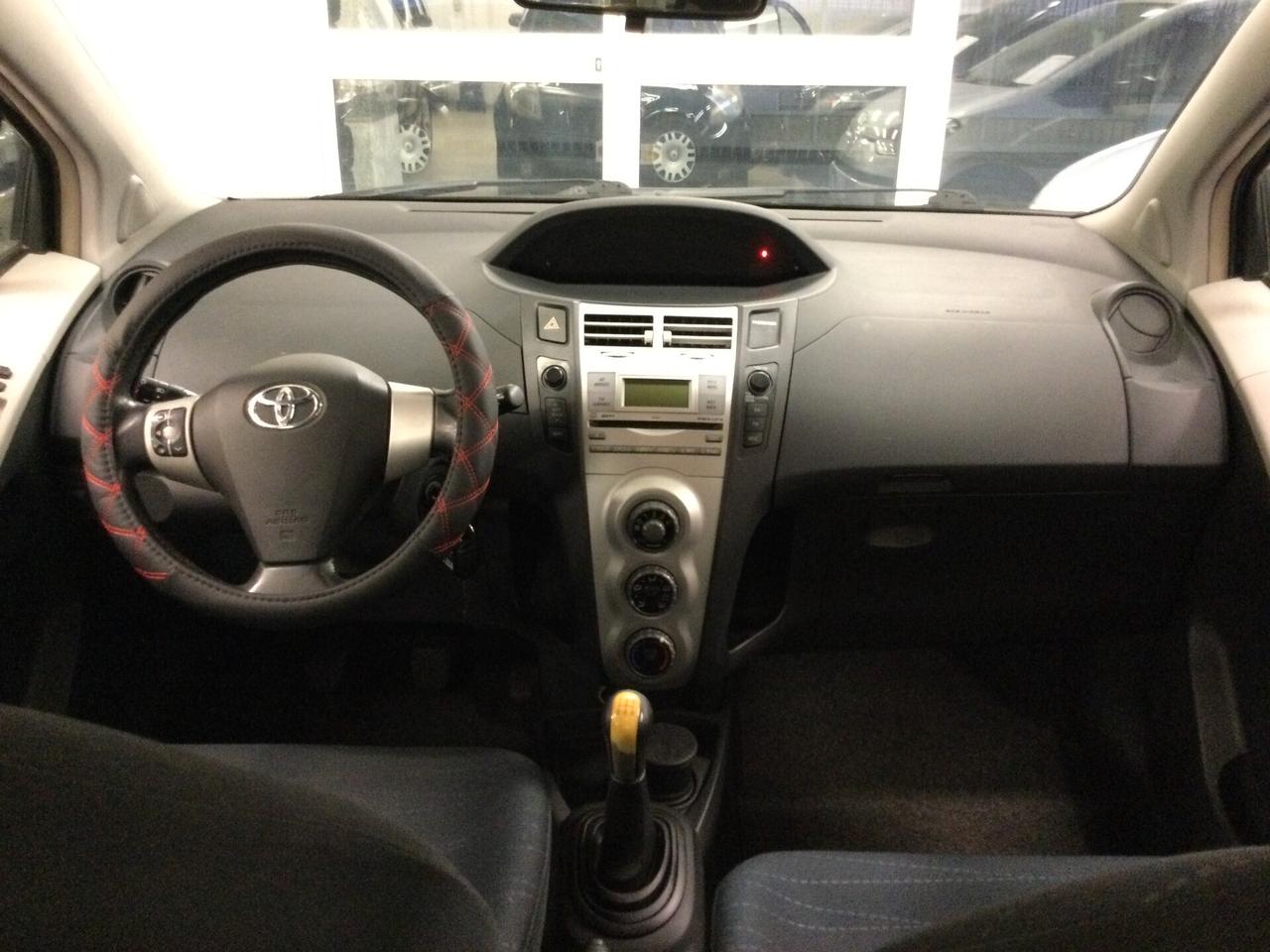 Toyota Yaris 1.3 5 porte Luna