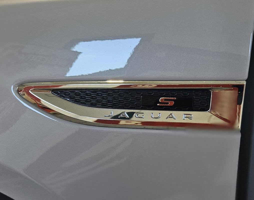 Jaguar E-Pace 2.0d i4 R-Dynamic awd 180cv auto