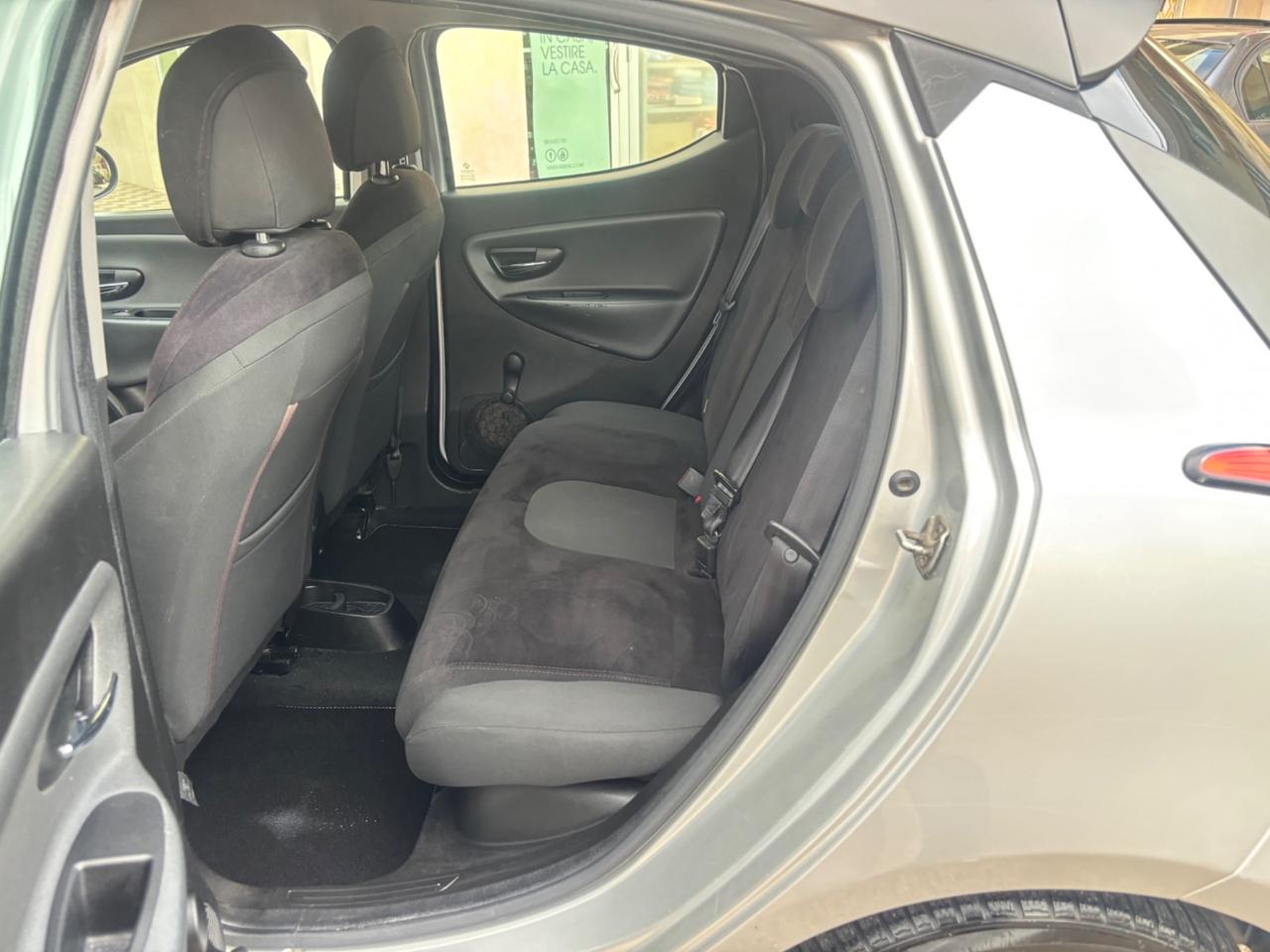 Lancia Ypsilon 1.2 69 CV 5 porte S&S Silver