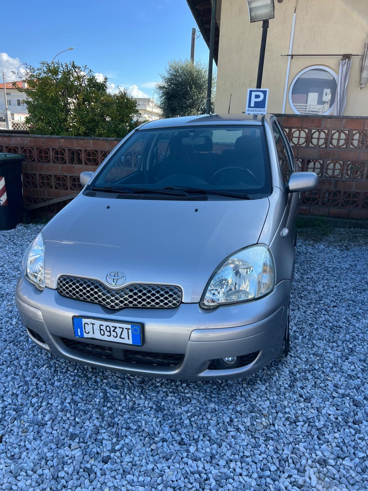 Toyota Yaris 1.3i 16V cat 5 porte Sol