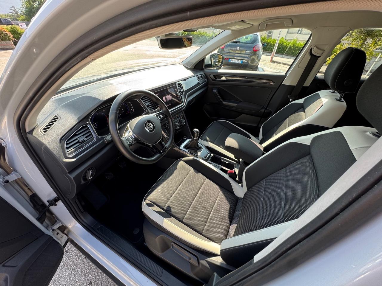 Volkswagen T-Roc 1.6 TDI SCR Advanced VIRTUAL, LED, TELECAMERA