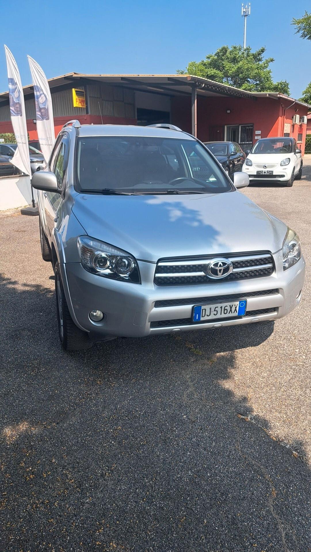 Toyota RAV 4 RAV4 2.2 D-4D 177 CV Luxury