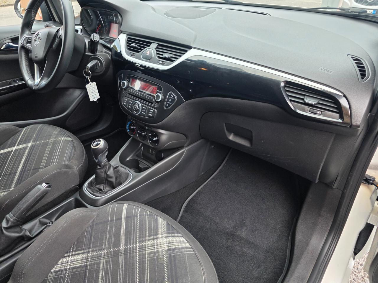 Opel Corsa 1.2 Coupé b-Color