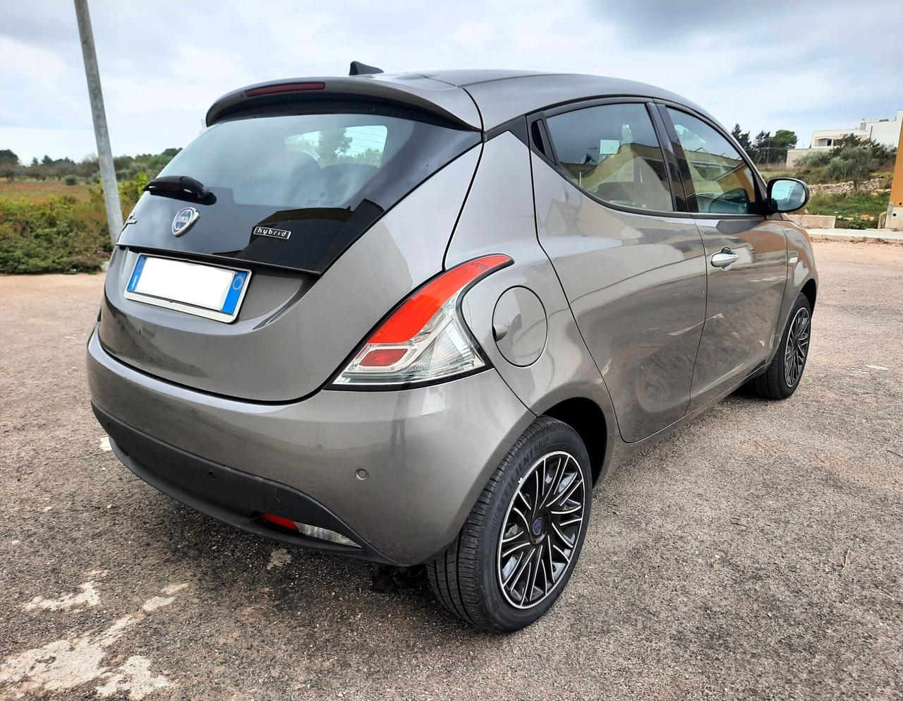 Lancia Ypsilon 1.0 FireFly 5 porte S&S Hybryd Gold