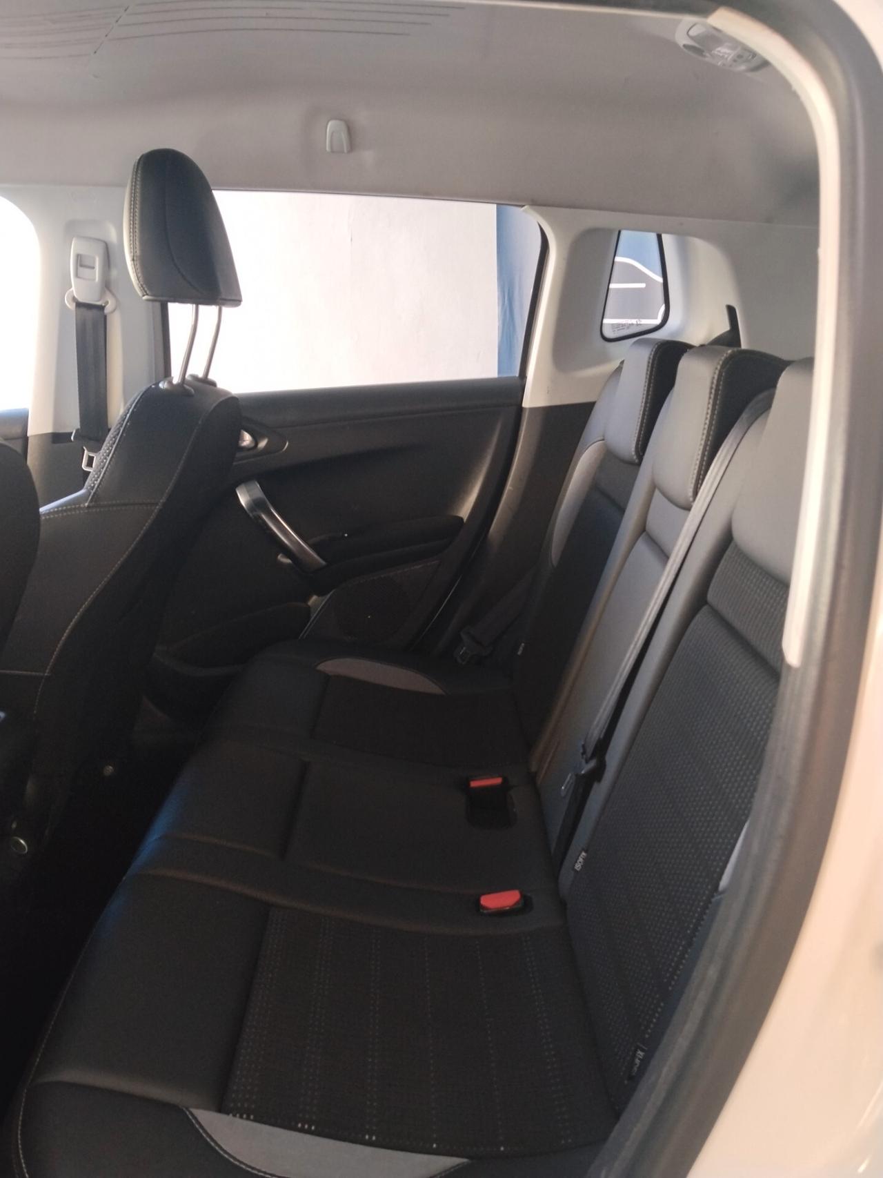 Peugeot 2008 1.6 diesel 2015 CON GARANZIA