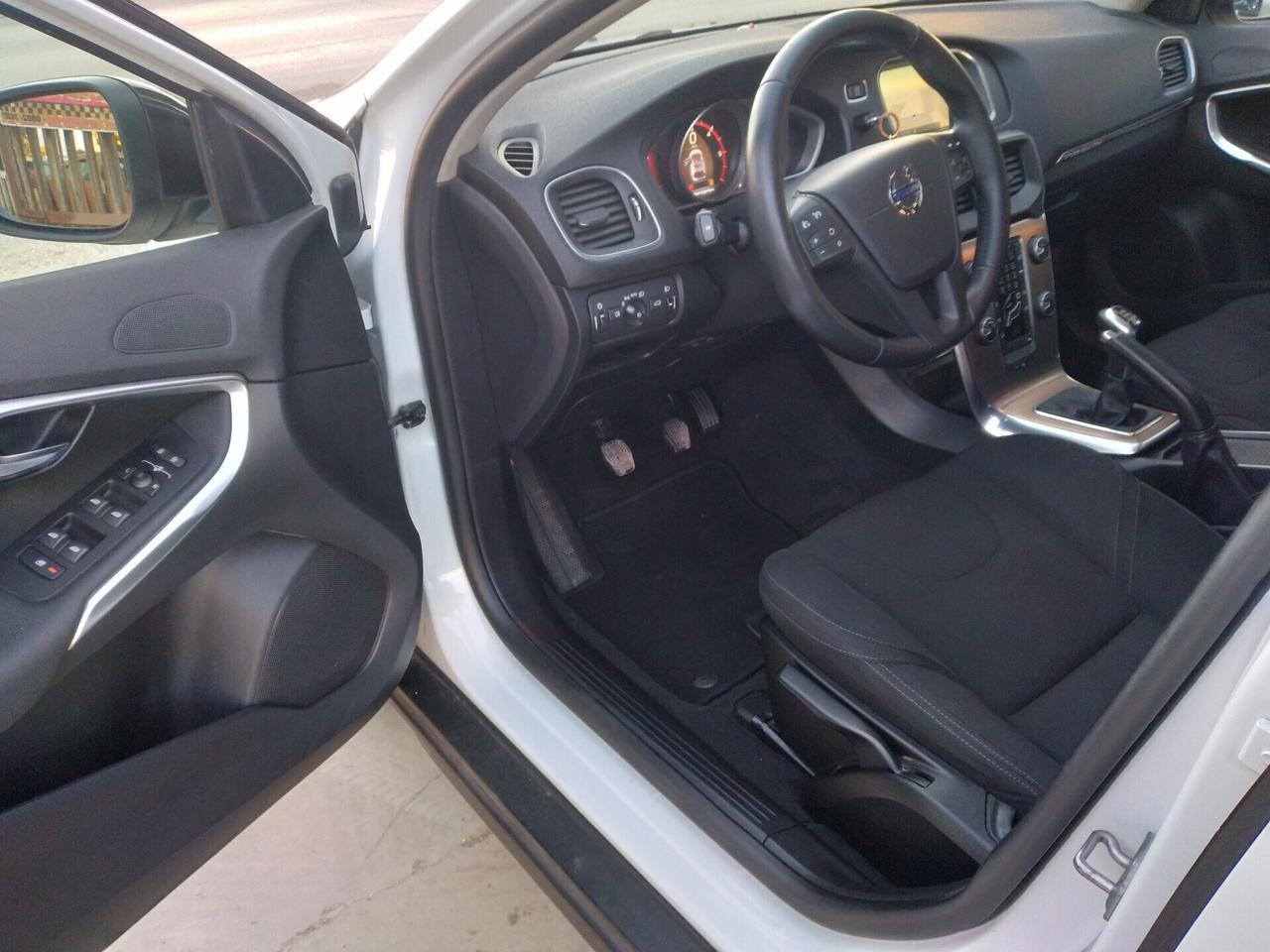 Volvo V40 Cross Country 2.0d 120cv Momentum