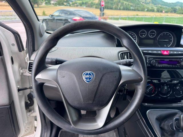 LANCIA Ypsilon 0.9 TwinAir 85 CV 5 porte Metano Ecochic Silver