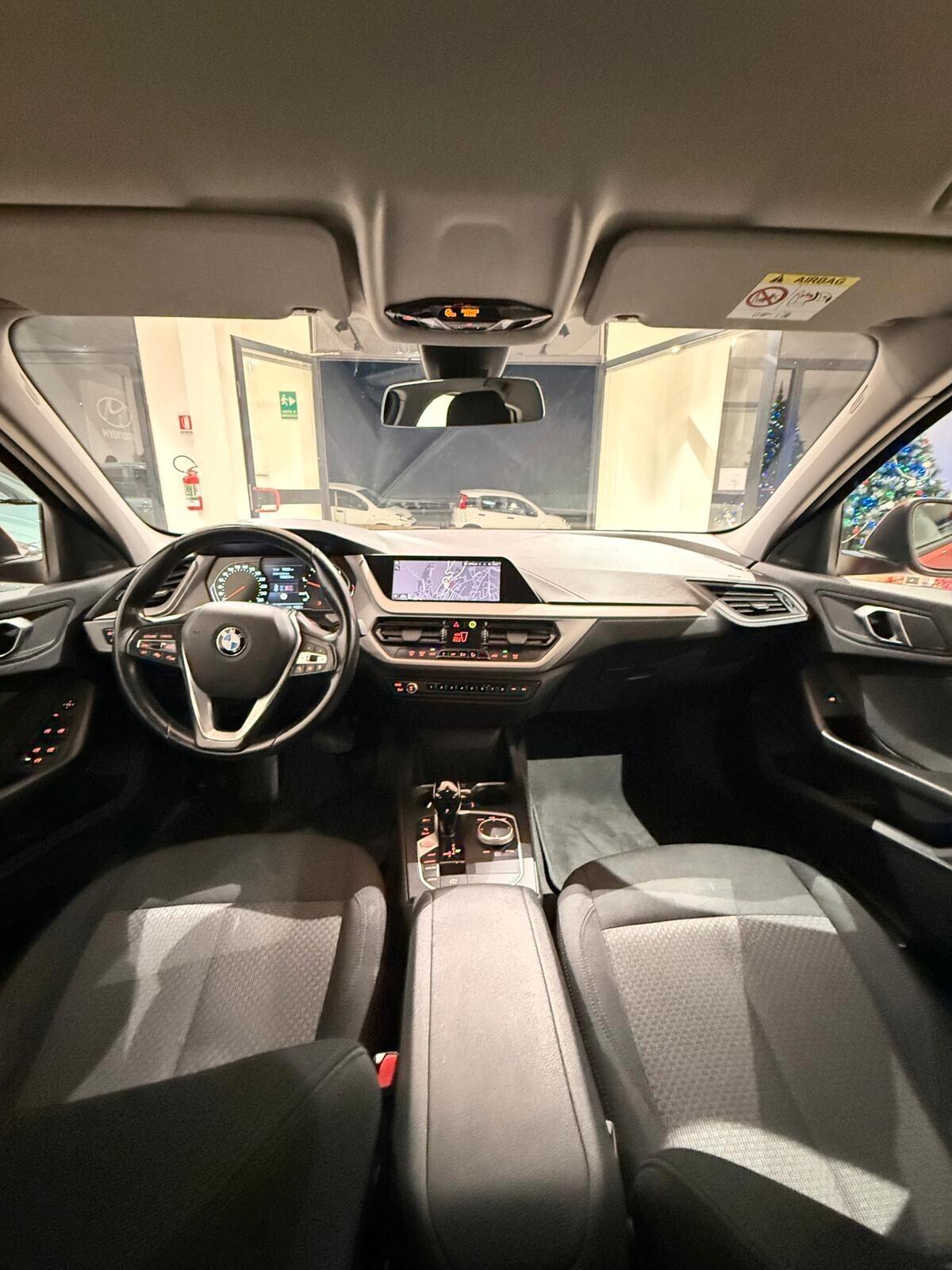 Bmw 116d 5p. Business Advantage