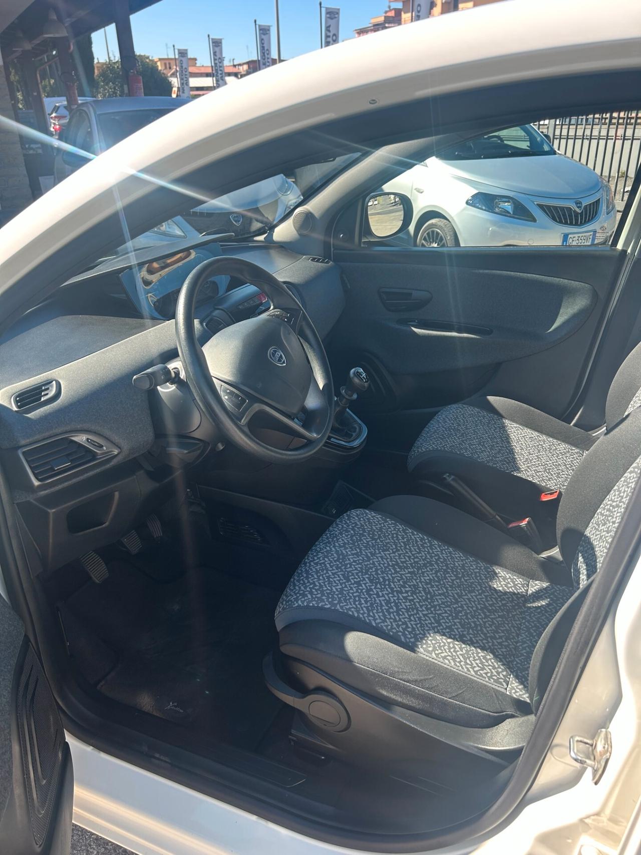 Lancia Ypsilon 1.2 69 CV 5 porte S&S Platinum