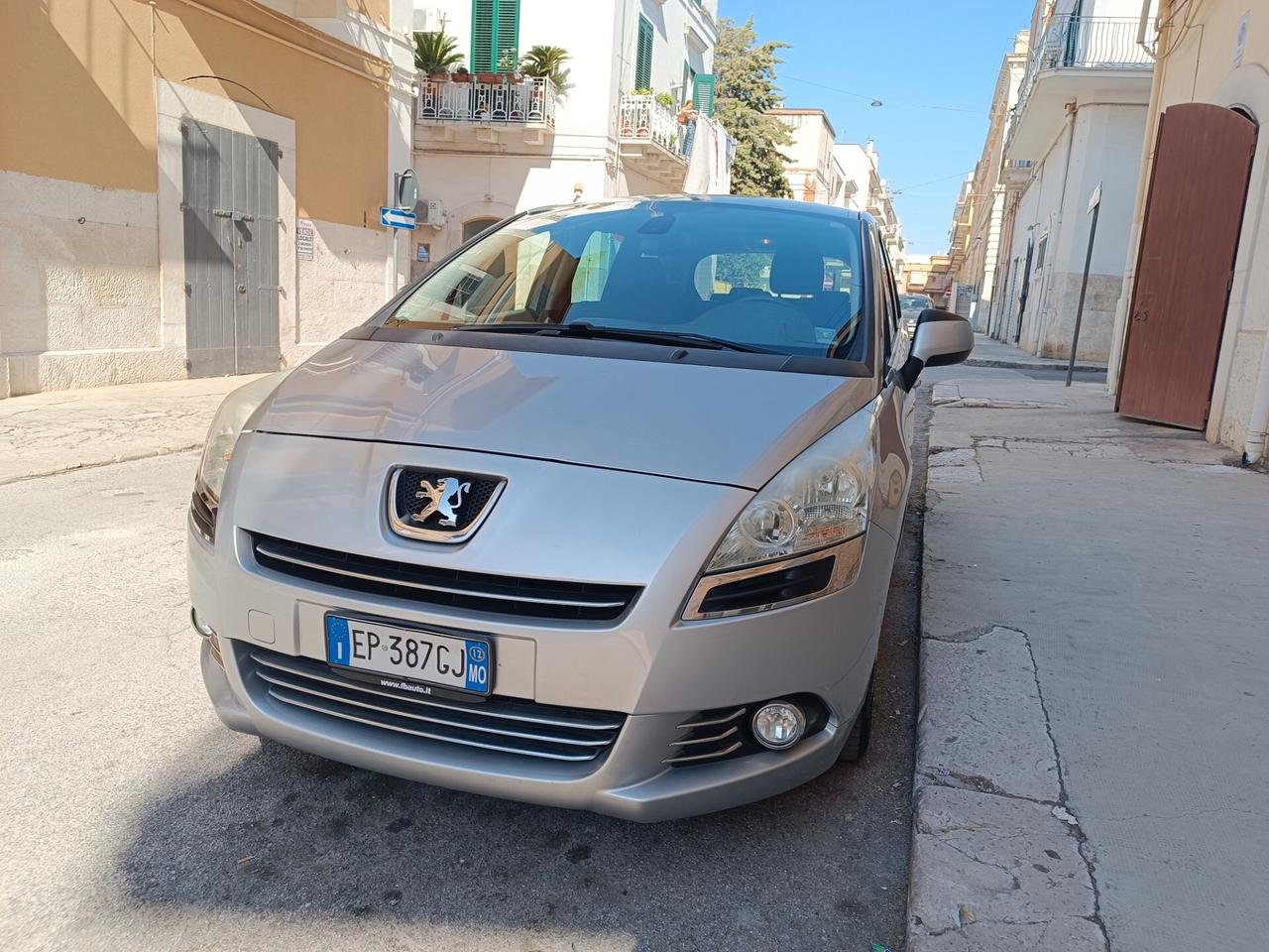 Peugeot 5008 1.6 HDi 112CV ALLURE 7 POSTI NAVI GANCIO TRAINO