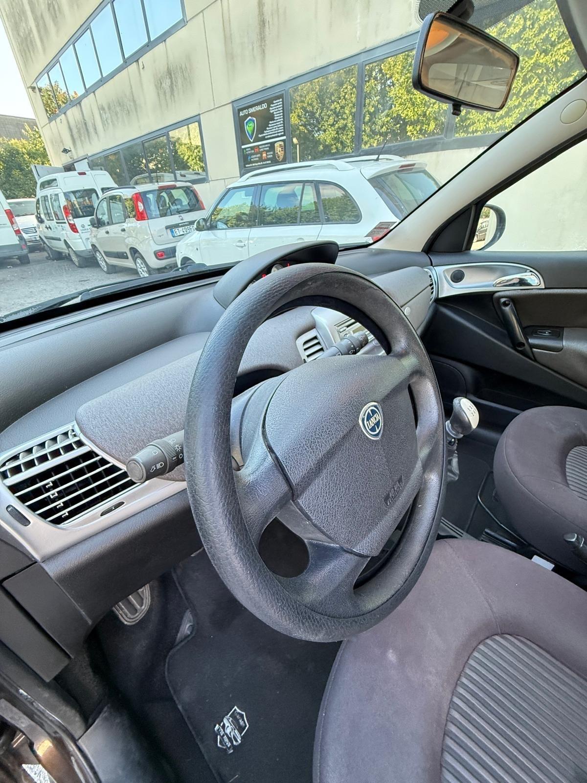 Lancia Ypsilon 1.2 Versus