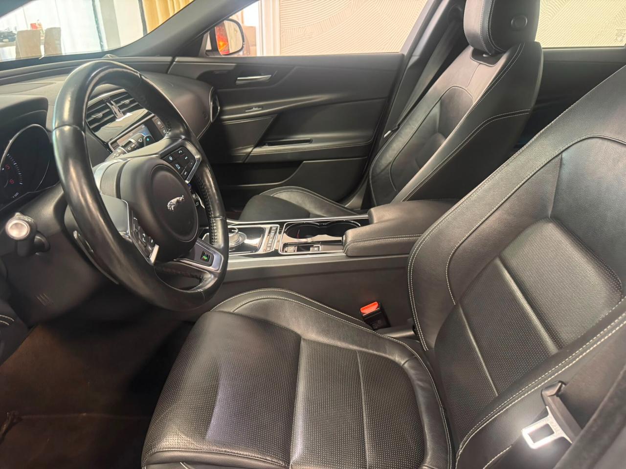 Jaguar XE 2.0 D Turbo aut. R-Sport
