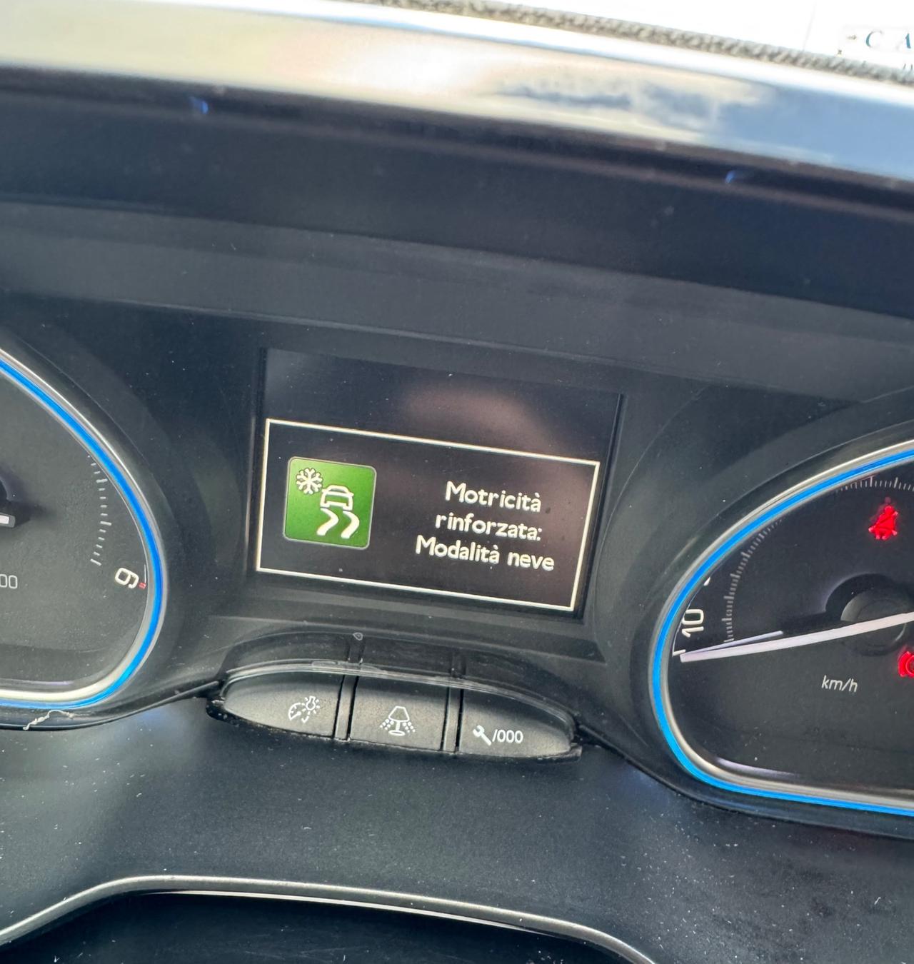 Peugeot 2008 1.6 BlueHDi 120 Allure -GRIP CONTROL-