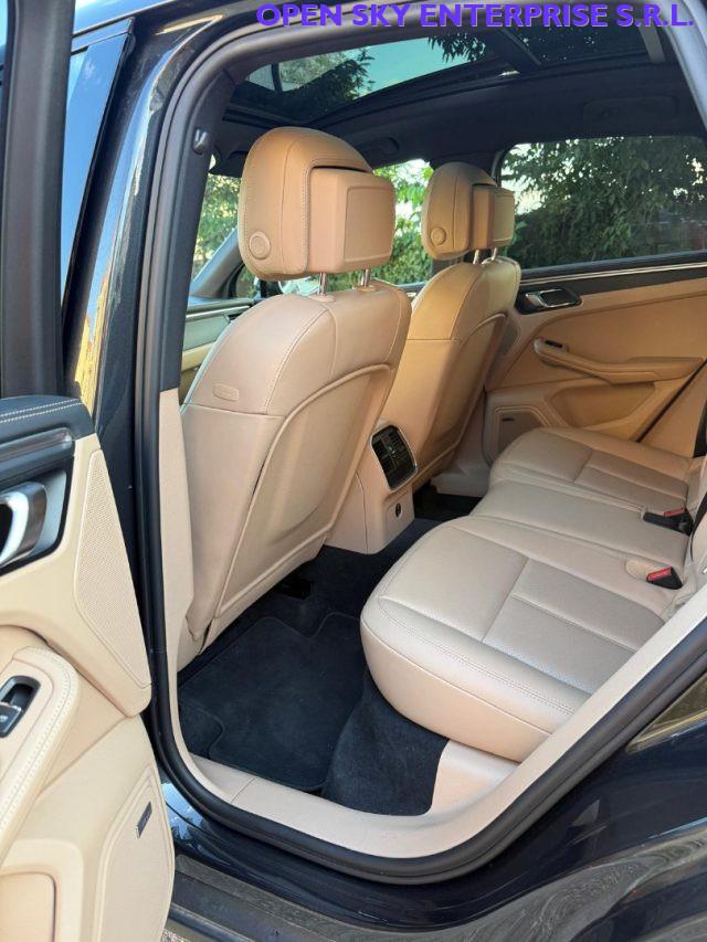 PORSCHE Macan 2.0