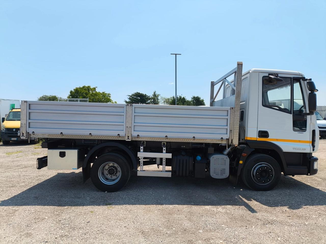 IVECO EUROCARGO 120 EL 22 RIBALTABILE TRILATERALE RIF:124