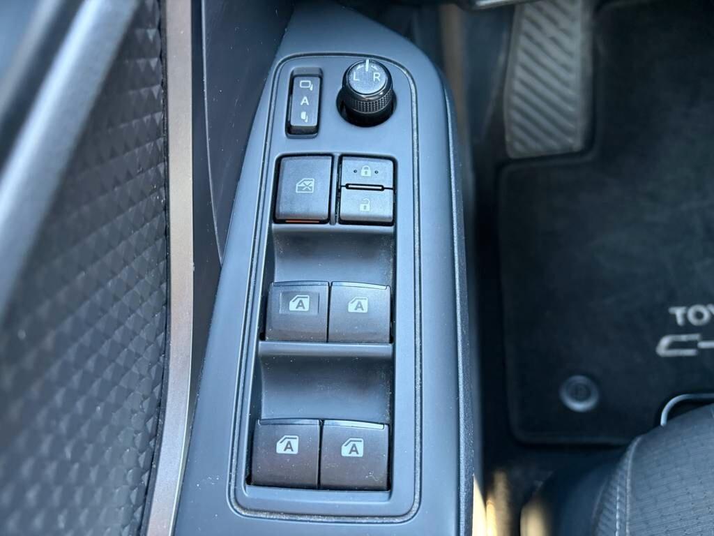 Toyota C-HR 1.8 Hybrid E-CVT Dynamic