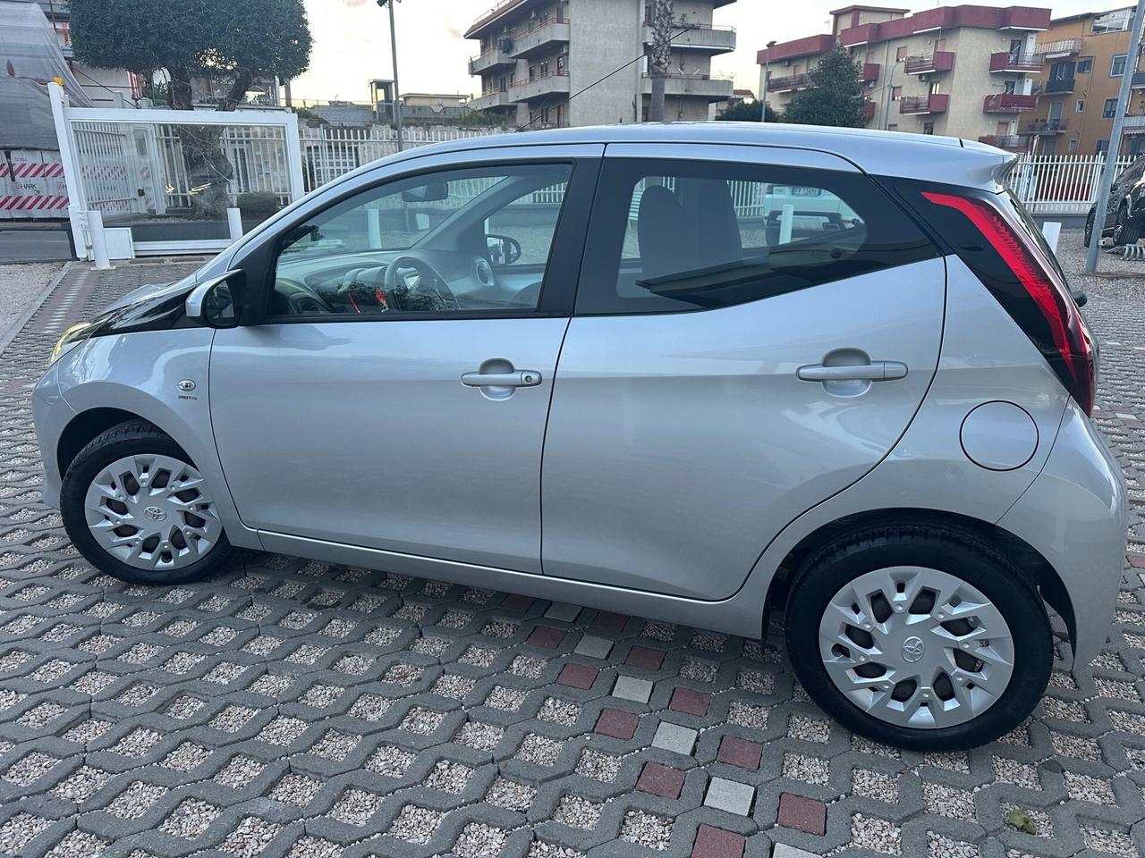 Toyota Aygo 1.0 VVT-i 72 CV 5 porte x-cool