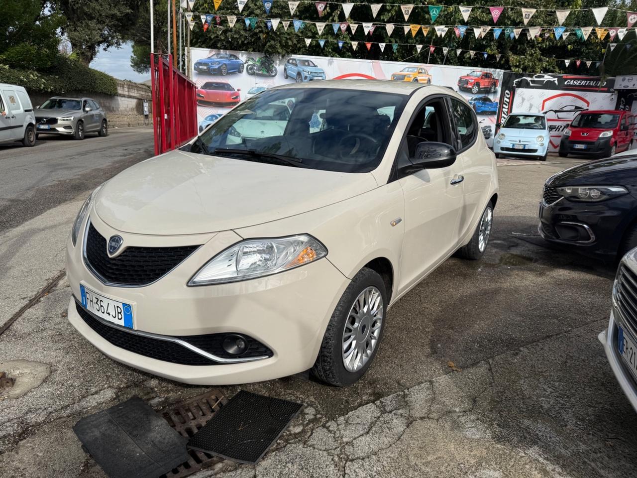 Lancia Ypsilon 1.2 69 CV 5 porte Unyca limited edition