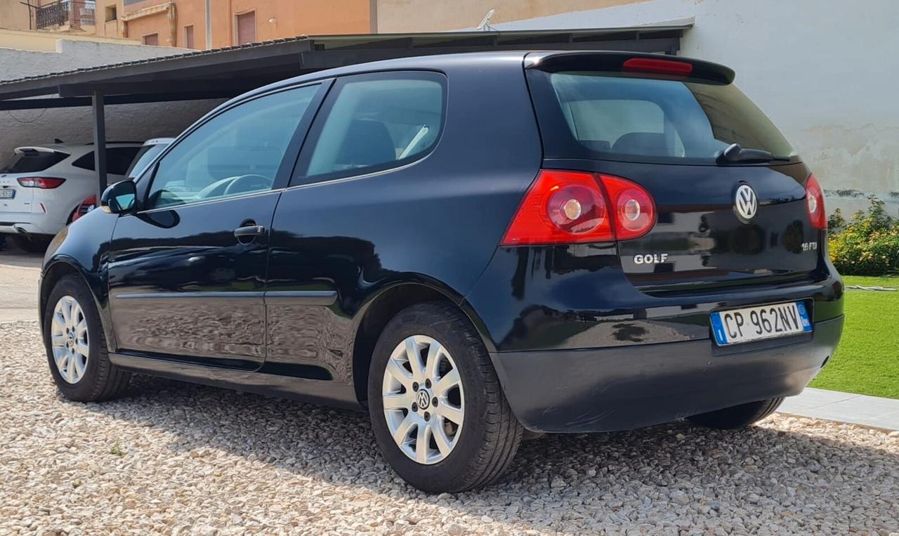 Volkswagen Golf 1.6 16V FSI 3p. Comfortline