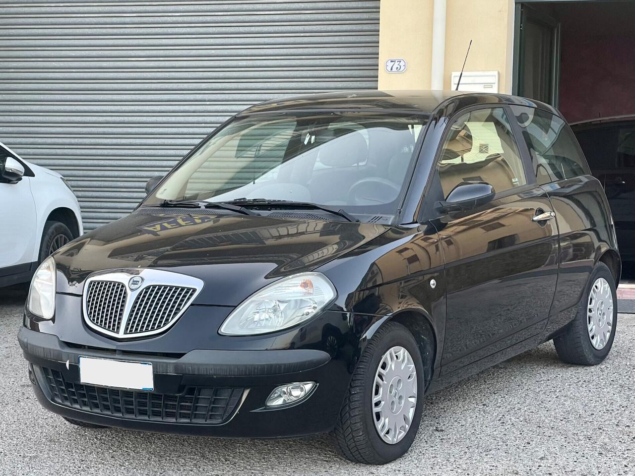 Lancia Ypsilon 1.2 69cv benzina - NEOPATENTATI