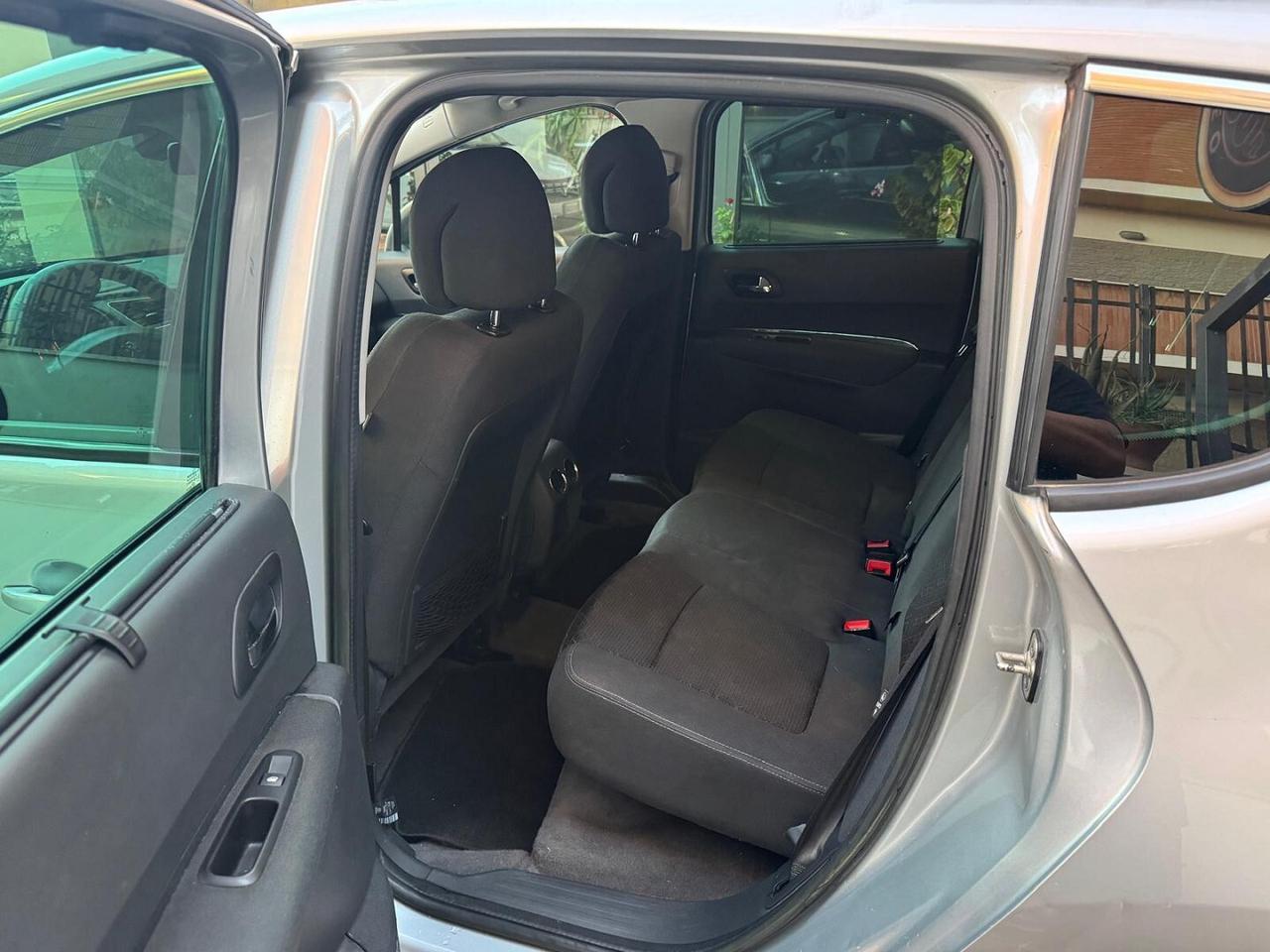 PEUGEOT 3008 1.6 HDi 115CV Business