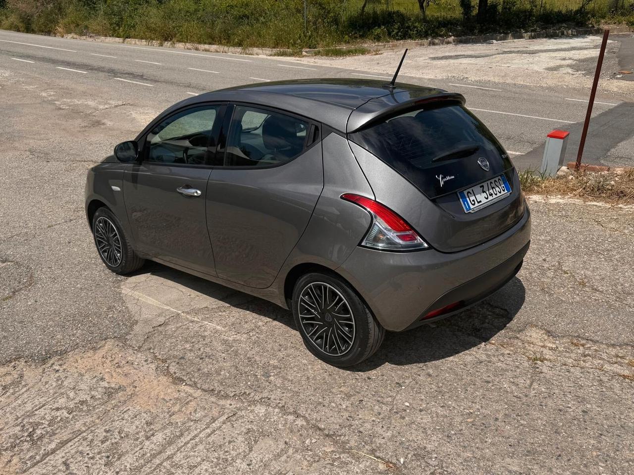 Lancia Ypsilon 1.0 FireFly 5 porte S&S Hybrid Silver Plus