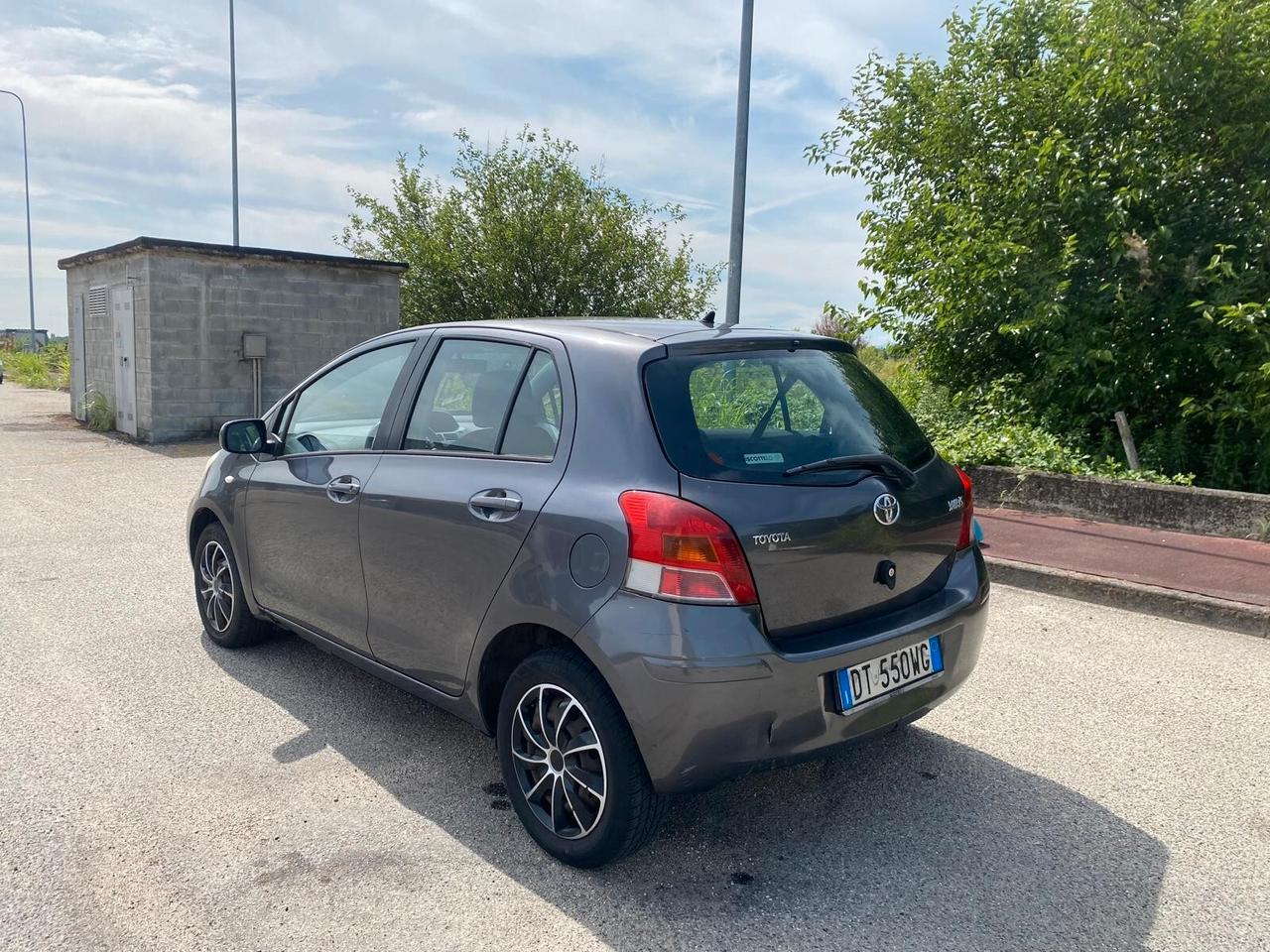 Toyota Yaris 1.0 5 porte Sol SOLI 130.000 KM CERTIFICATI UNICO PROPRIETARIO ADATTA AI NEOPATENTATI