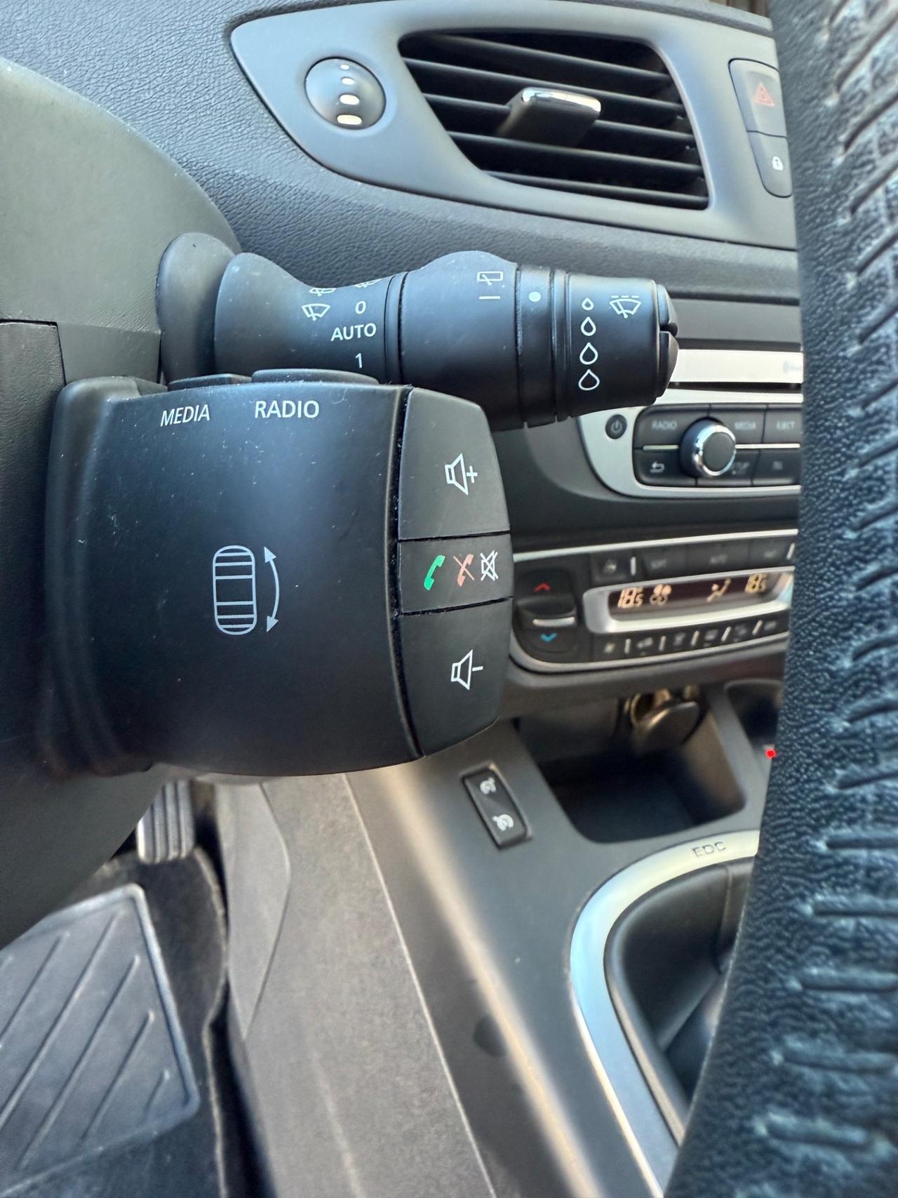 Renault Scenic 1.5 dci Limited automatica 110cv 7 POSTI,NAVIGATORE ,TELECAMERA,KM CERTIFICATI