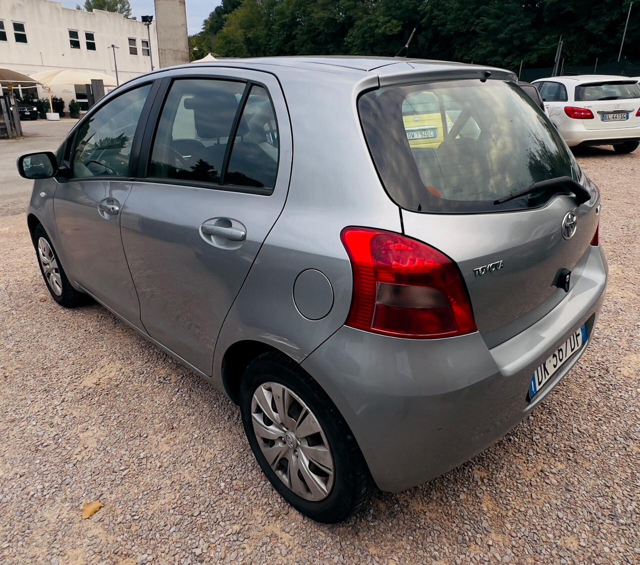 Toyota Yaris 1.0 5 porte