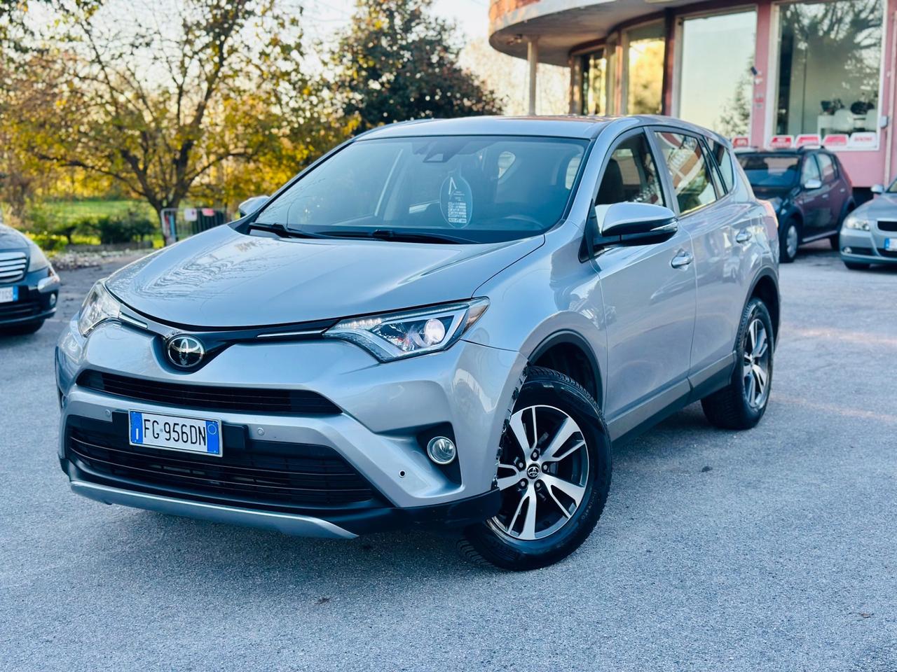 Toyota RAV 4 2016 2.0 D-4D km 130,000 ok neopatentati ! ! !