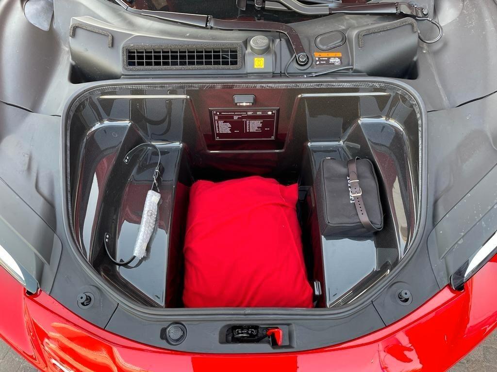 Ferrari 296 GTB PRONTA CONSEGNA...........