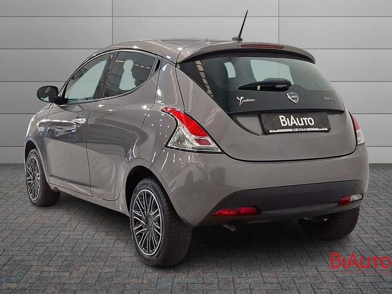 Lancia Ypsilon Ypsilon 1.0 firefly hybrid Silver s&s 70cv