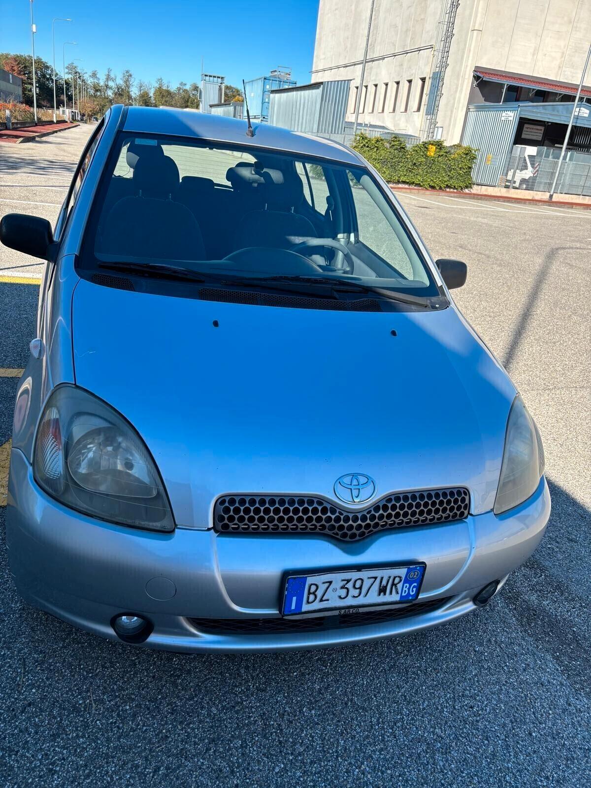 Toyota Yaris 1.3i 16V cat 5 porte SOL ADATTA AI NEOPATENTATI