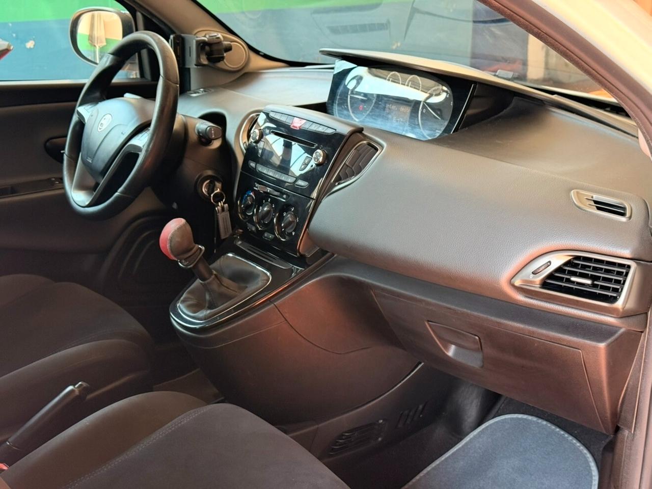 Lancia Ypsilon 1.2 69 CV 5 porte GPL Ecochic Platinum