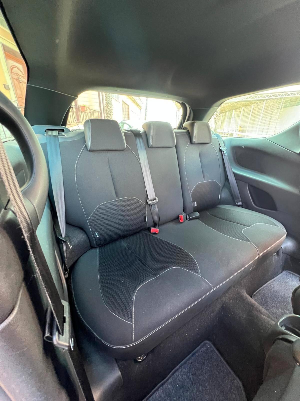 Ds DS3 3 1.2 VTi 82 Just Black
