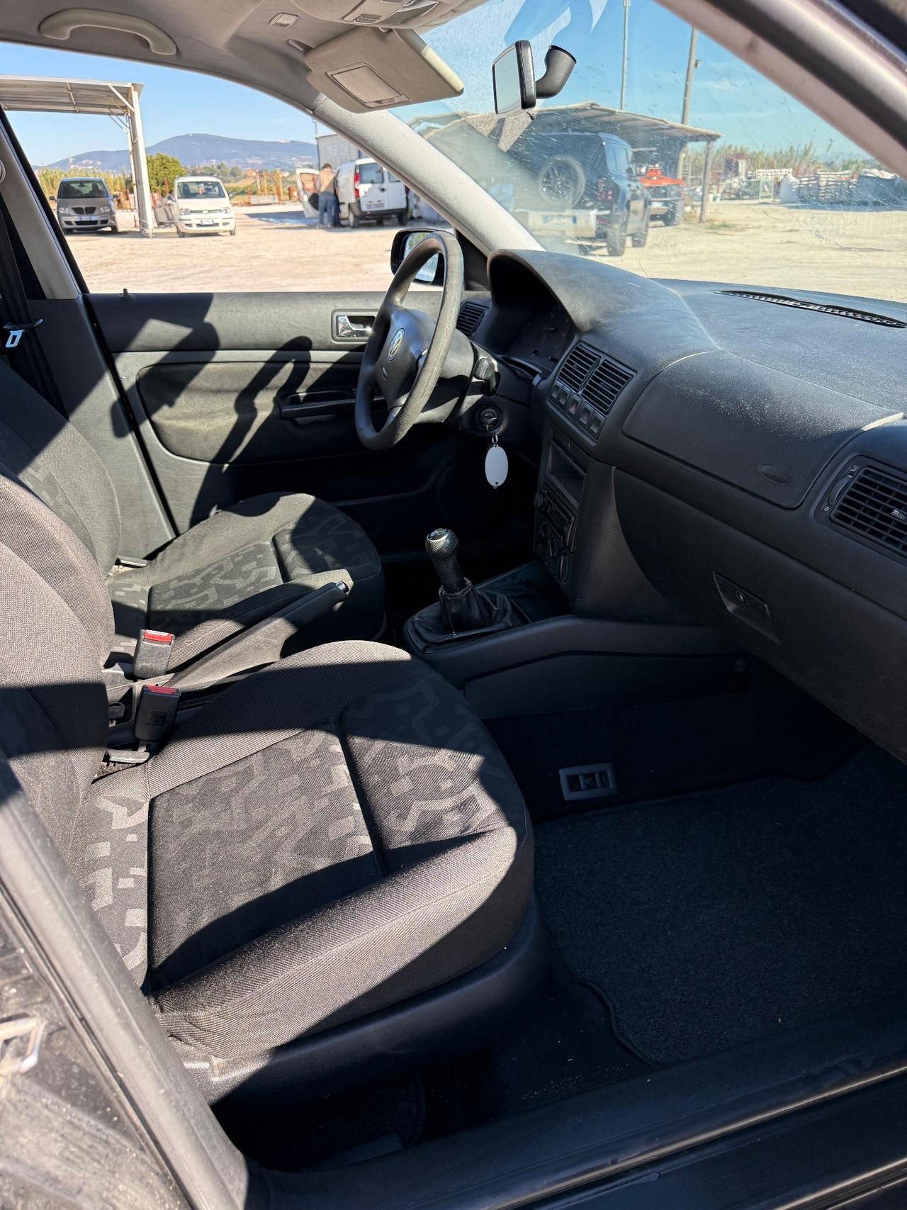 Volkswagen Golf 1.4 Benzina 75cavalli Neopatentati