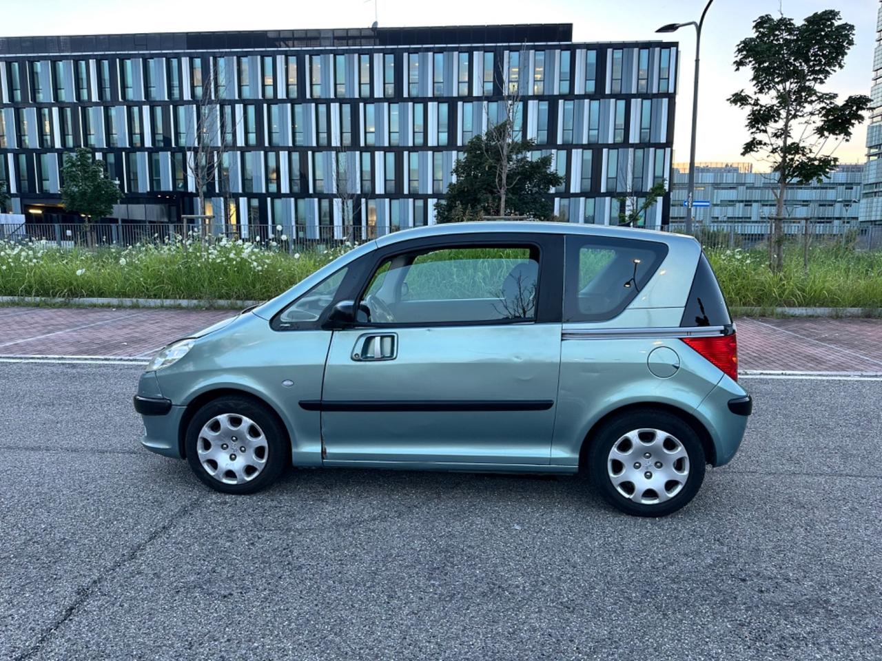 Peugeot 1007 1.4 Happy