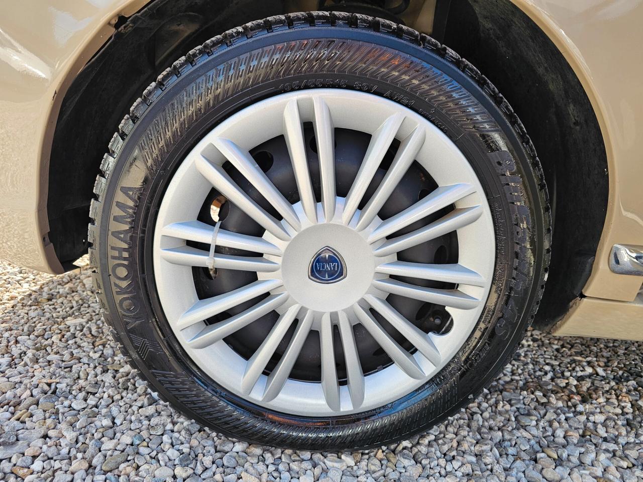 Lancia Ypsilon 1.4 77cv ADATTA X NEOPATENTATI