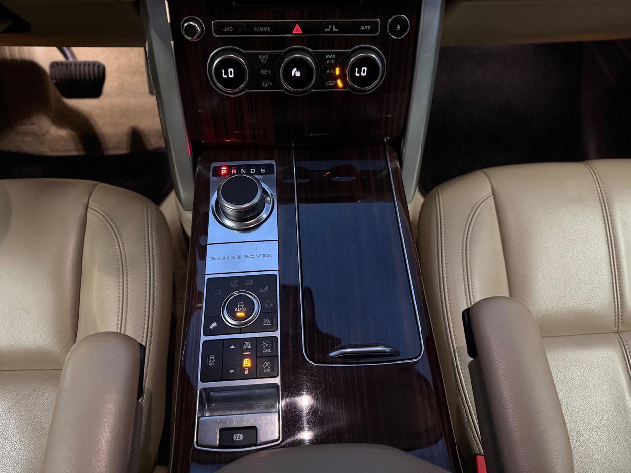 Land Rover Range Rover Vogue 3.0TDV6 black edition