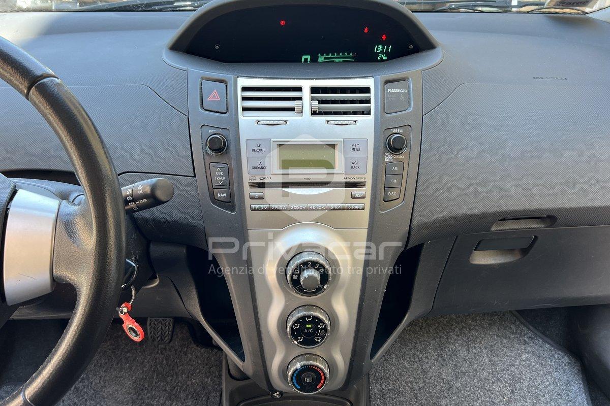TOYOTA Yaris 1.0 5 porte Sol