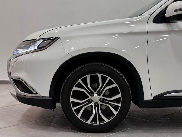 Mitsubishi Outlander 2.2 DI-D 4WD Instyle Plus SDA 7 posti