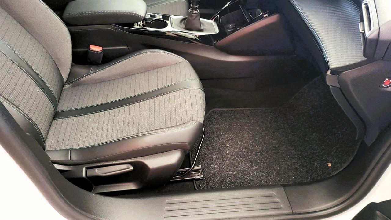 PEUGEOT 2008 BlueHDi 110 S&S Allure Pack